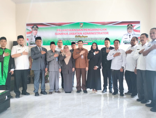 Wabup Kampar Ambil Sumpah Sekretaris Disdukcapil dan Dua Kabid