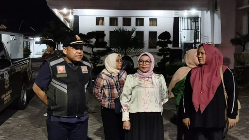 Satpol PP, BNK Kampar Gelar Patroli Gabungan, Dua Perempuan Diamankan di Area Gelap WFC