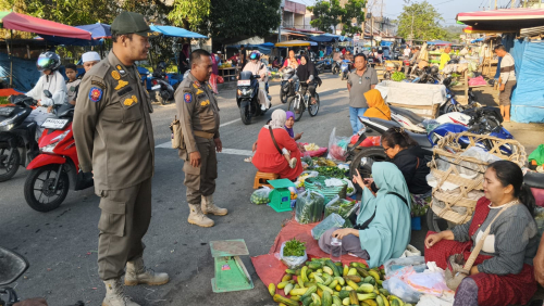 Satpol PP Kampar Tertibkan PKL di Badan Jalan Pasar Inpres Bangkinang