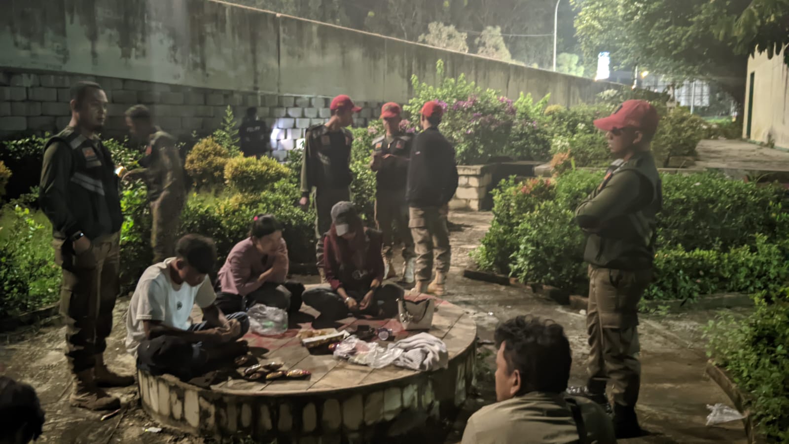 Satpol PP Kampar Sita Tuak dan Lem Inhalan, 7 Remaja Ditertibkan Dini Hari