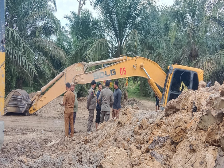 Satpol PP Kampar Tinjau Tambang Galian C di Kuok, Warga Keluhkan Irigasi Sawah Kering
