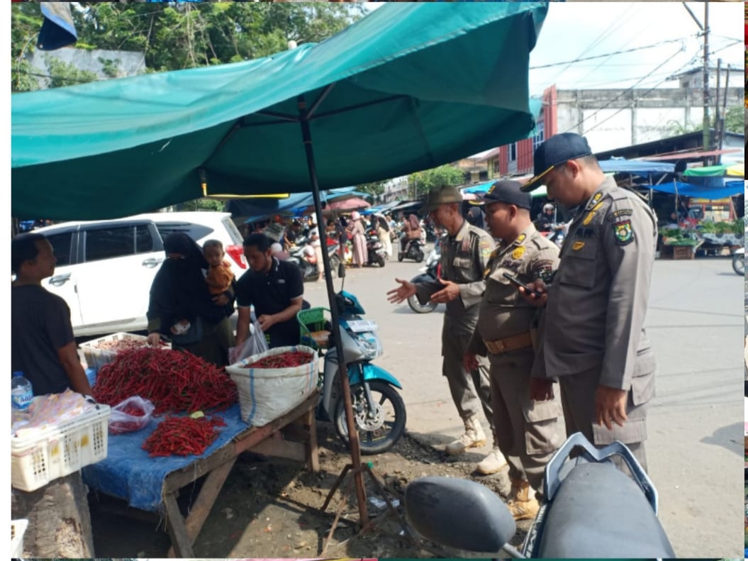Satpol PP Kampar Tertibkan Pedagang di Badan Jalan Pasar Inpres Bangkinang