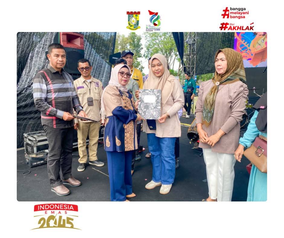 Bupati Ahmad Yuzar Bersama Wabup Misharti Serahkan Sertifikat Halal ke UMKM