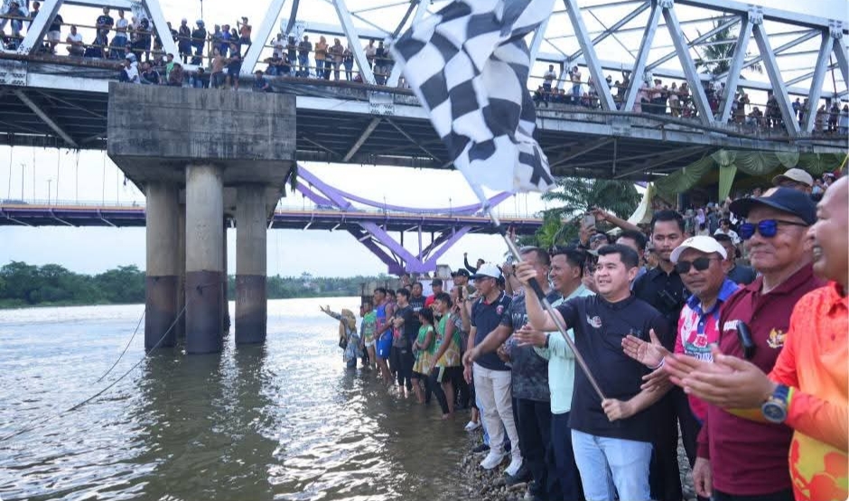 Bupati Kampar Resmi Tutup Pacu Sampan, Tegaskan Pelestarian Budaya